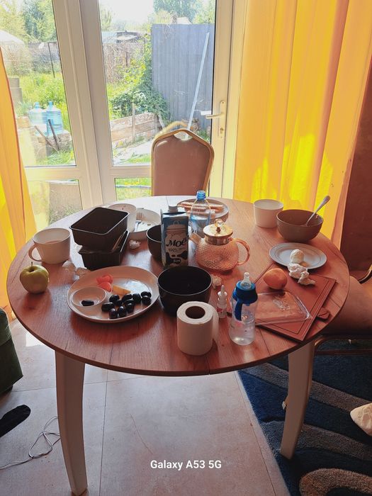 Продам стол и стулья