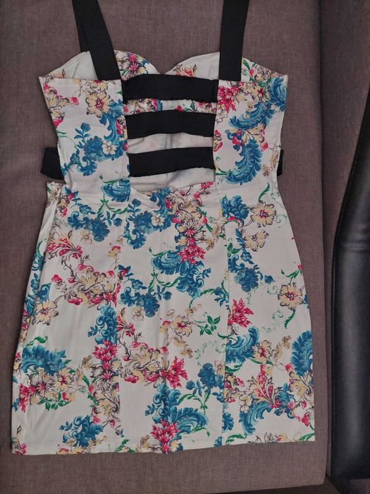 много стилна дамска рокля с флорален мотив