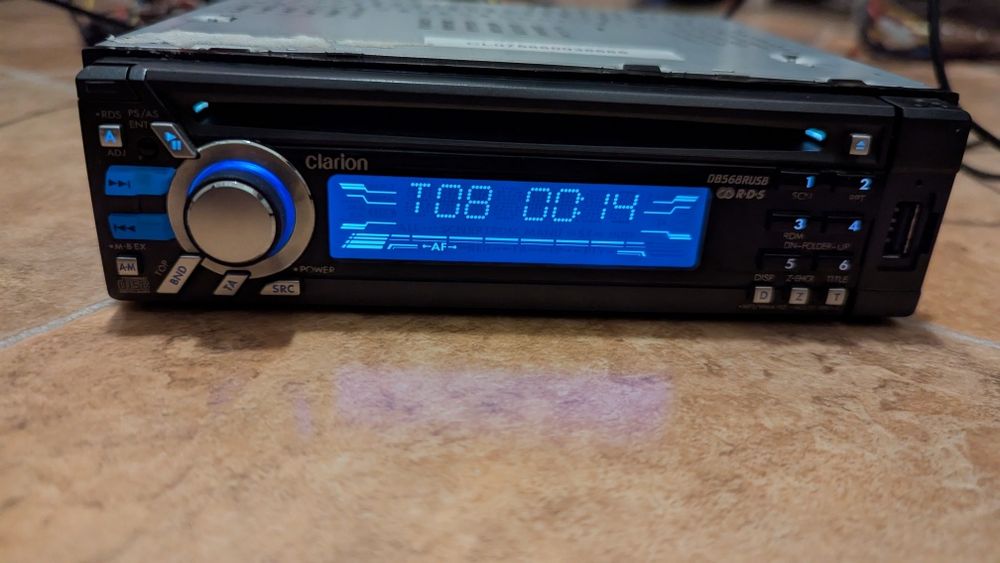 Cd player auto cu usb Clarion DB568RUSB