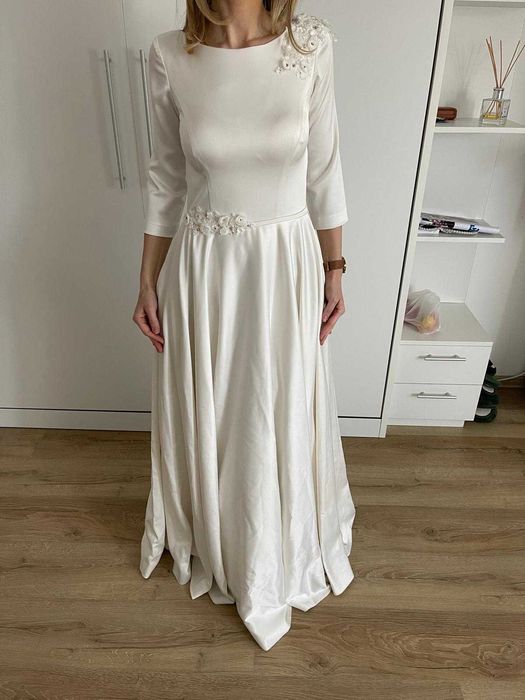 Rochie mireasă, tafta, model deosebit
