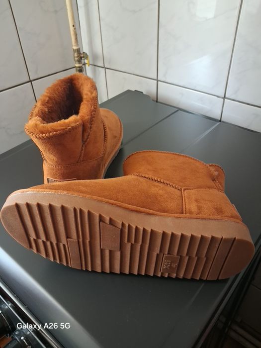 Vînd cizme dama UGG Xti  număr  41