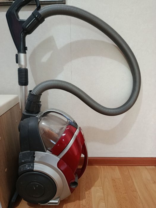 Пылесос LG 2000 watt в хорошем состоянии