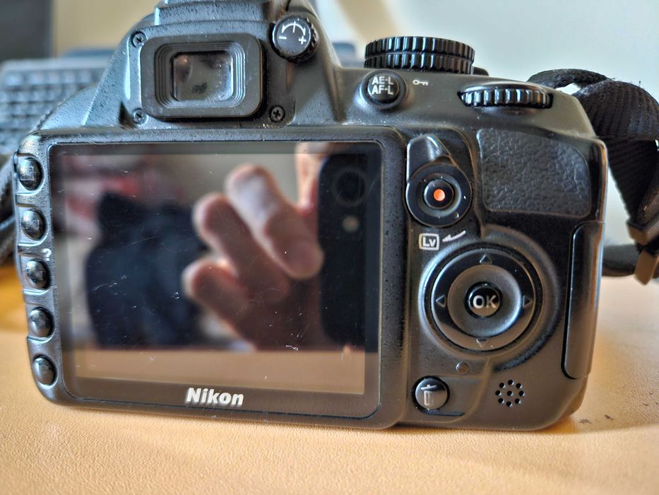 Фотоапарат NIKON D3100 с 2 обектива, чанта и други