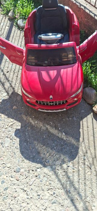 Детска електрическа кола