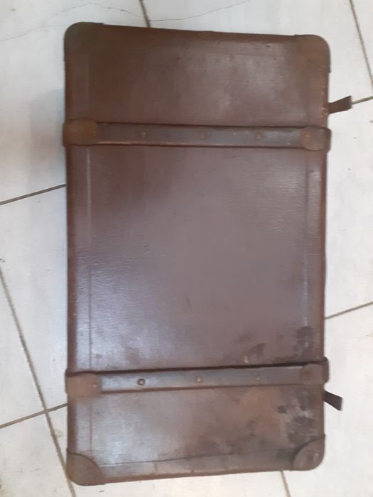 Стар пътнически куфар,от кожа,размер 54,17,32