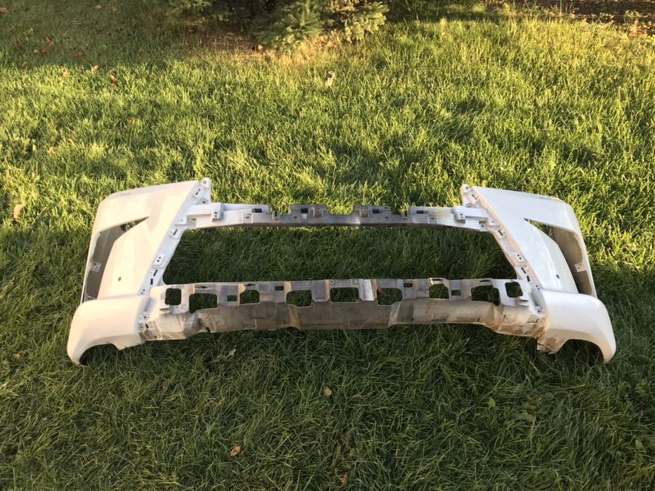 Продам бампера на Lexus 570