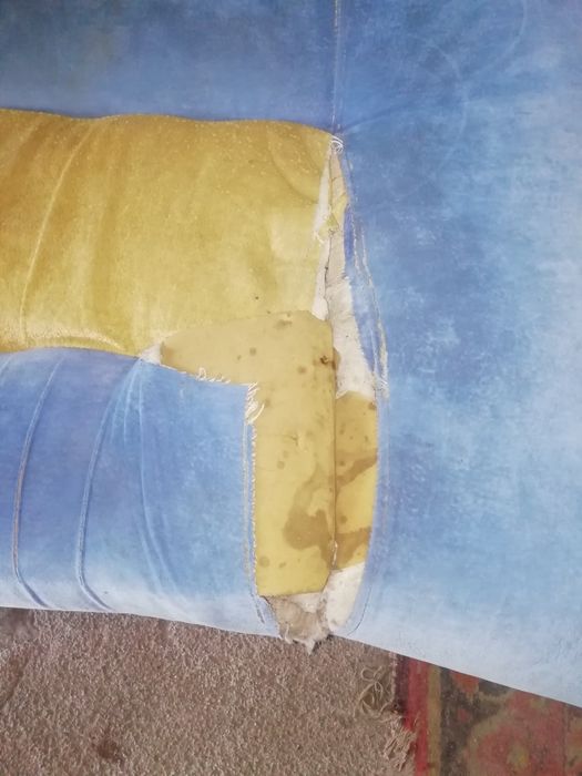 Диван б/у маленький