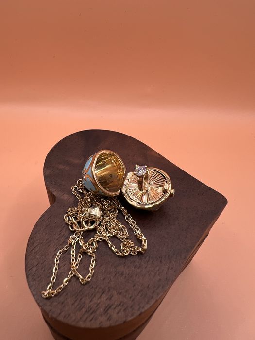 Продам золотую цепочку - подвеску.