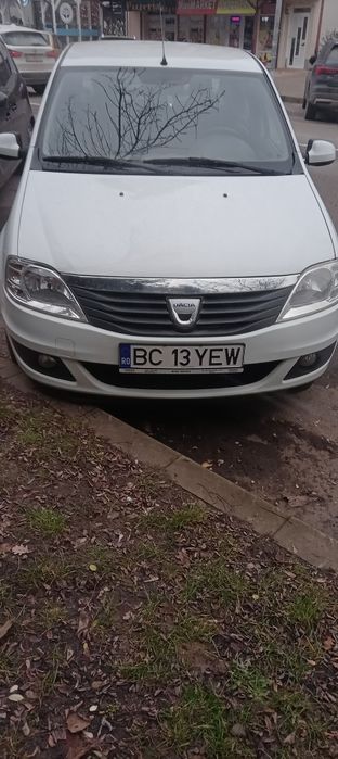 Vând Dacia Logan 2011