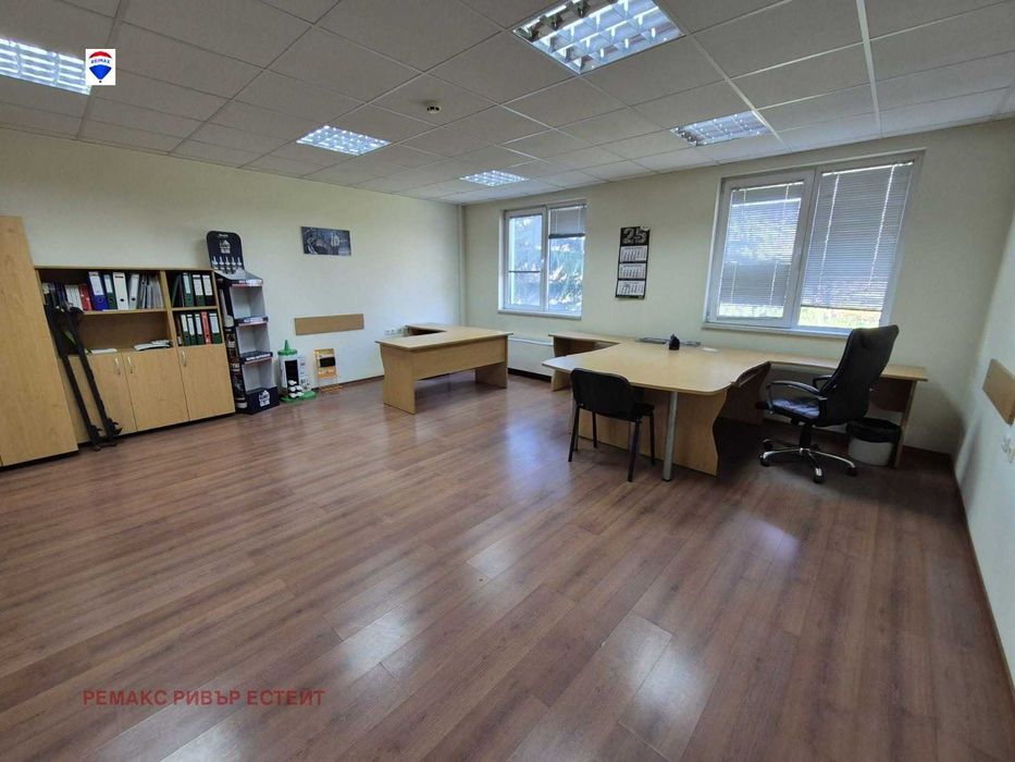 Дава се под наем Офис в Русе, Промишлена зона - Изток - 325 кв.м за 1000 € - Снимка #9
