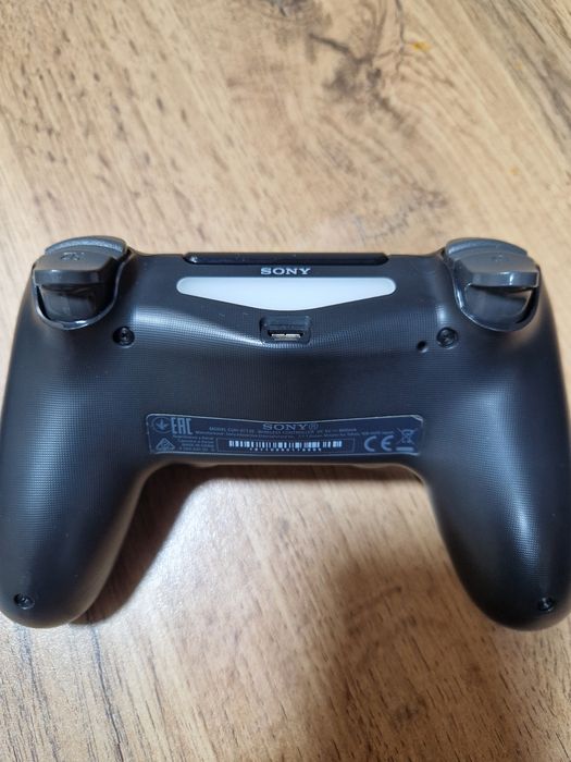 Продам оригинальный геймпад DualShock4 v2