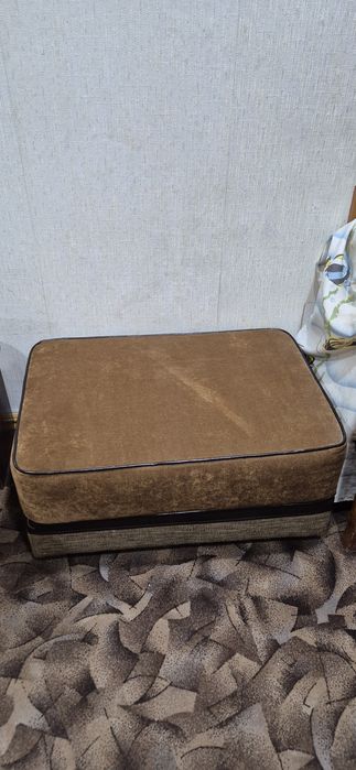 Продам пуфик в хорошем состоянии.