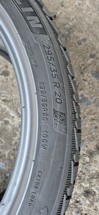 2 anvelope iarna Michelin 295/35/20,dot 2020.Pretul este pe bucata.