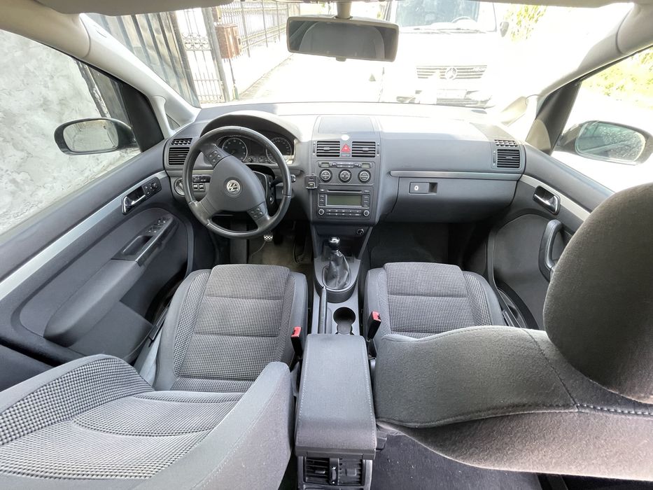 VW Touran 2005 • 2.0 Benzină • 110 kW / 150 CP • 278.000 km • 7 LOCURI