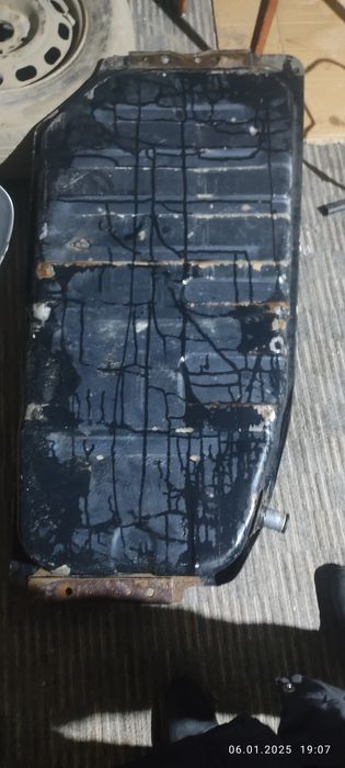 Бензо бак продам