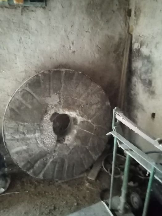 Воденични камъни