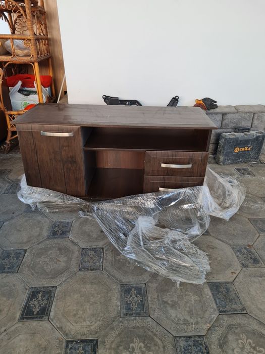 Полка под телевизор