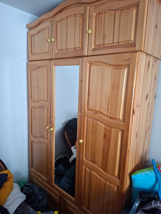 2 броя чамови гардероби с надстроики