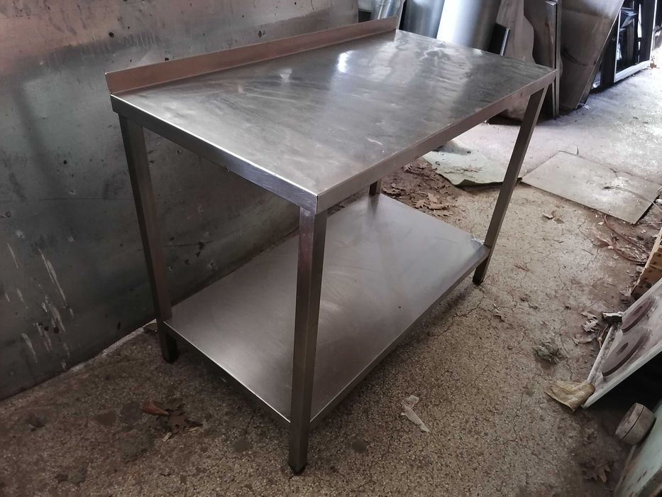 Изработвам неръждаеми ,работни плотове,мивки за заведения