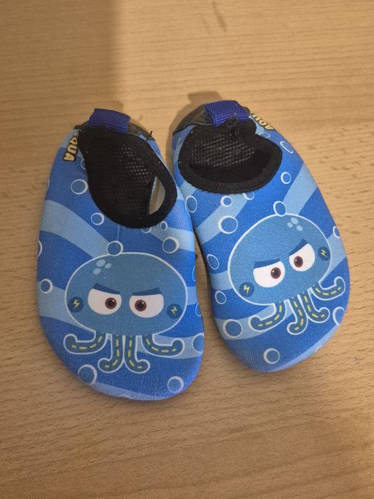 Продам аквашузы в отличном состоянии