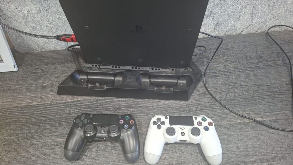 Ps 4 slim продам