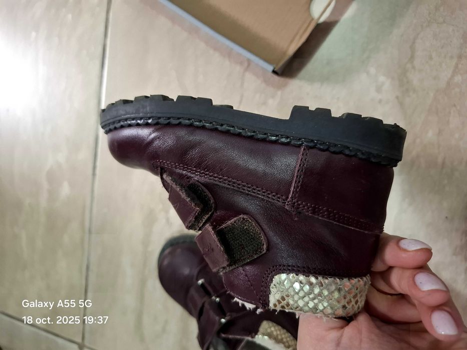 Ghete imblanite fetite, Bambini, marimea 23, pret negociabil