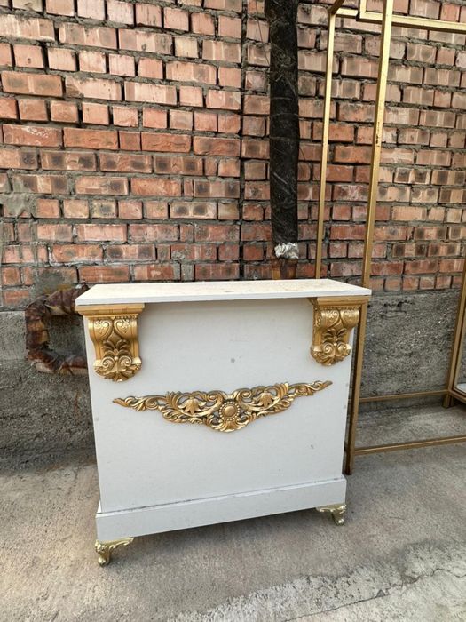 Стенды для одежды и лаундж