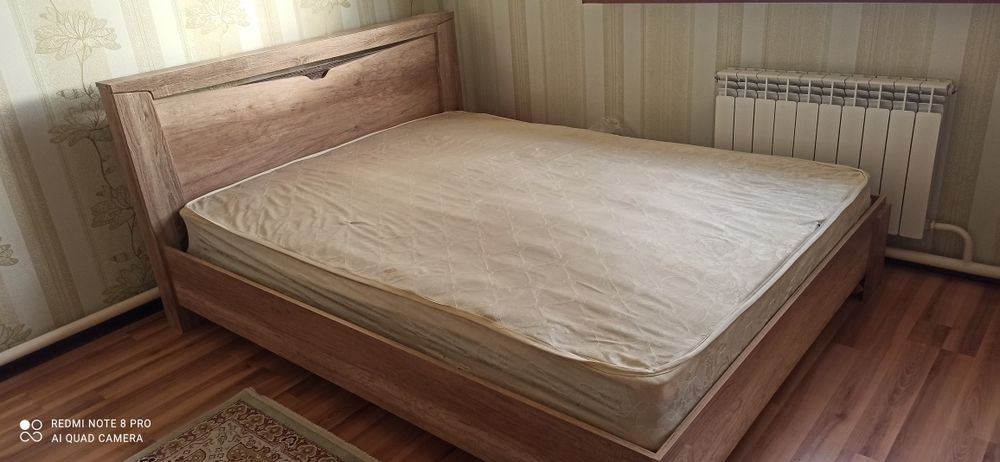 Спальный кровать с тумбочкой