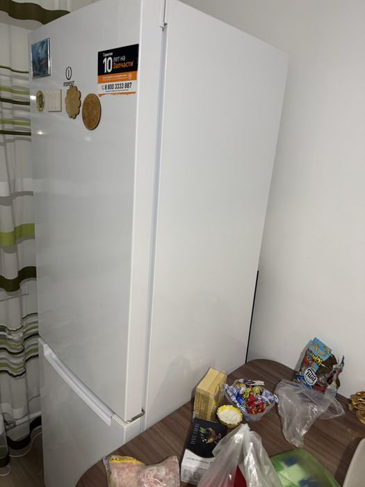 Холодильник Indesit
