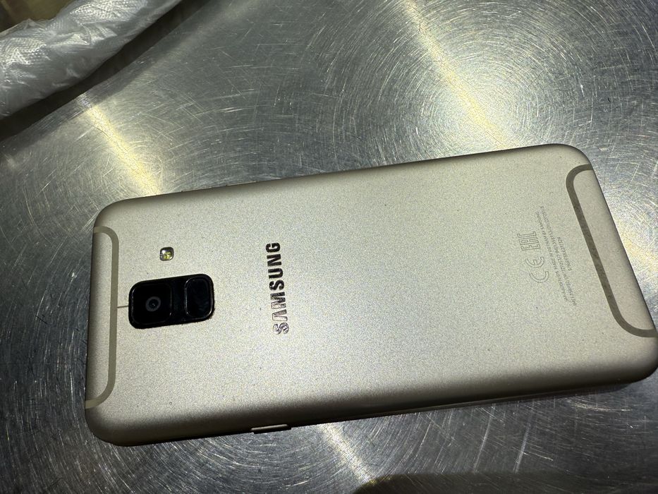 Samsung A6  телефон смартфон