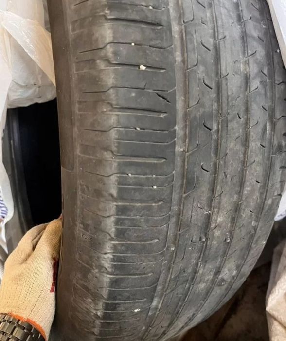 Продам летние шины Continental 235/65/17