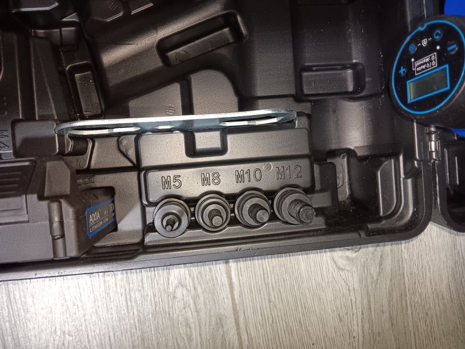 Masina de nituit/capsat M3 - M12