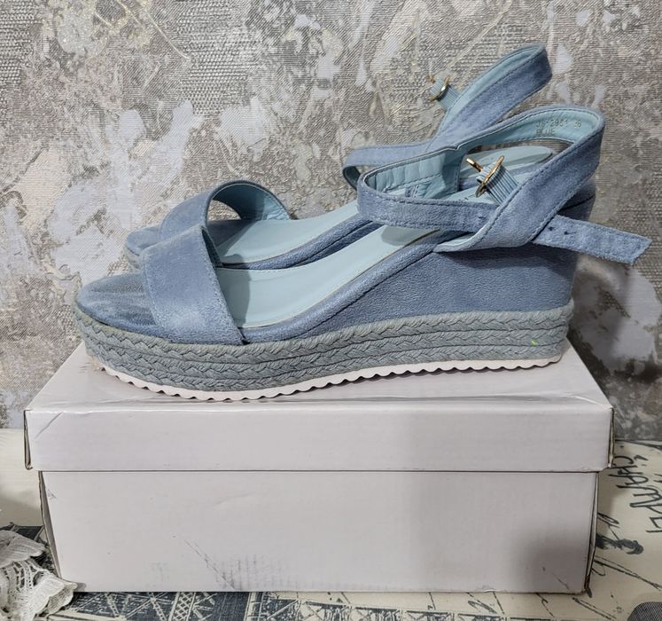 Отдам кеды,туфли и босоножки