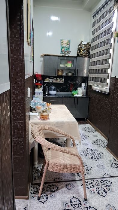 Продаётся 3-комнатная квартира в центре Чирчика, район Навои микс бург