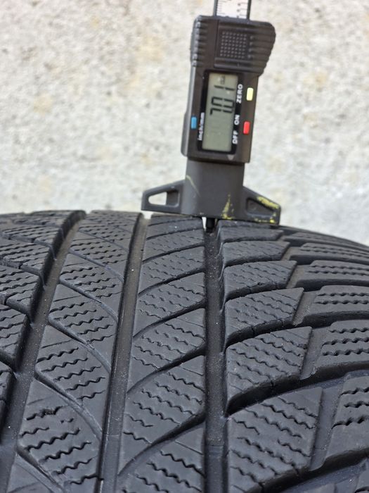 Vând patru anvelope de iarna Bridgestone 245 50 19 dot 1821