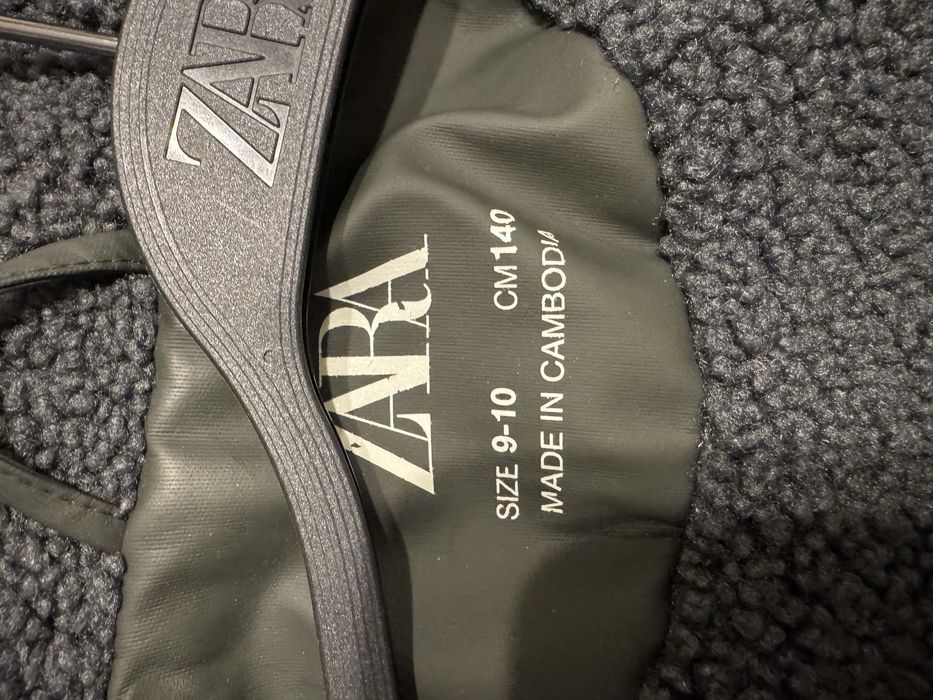 Куртка Zara на мальчика 140см