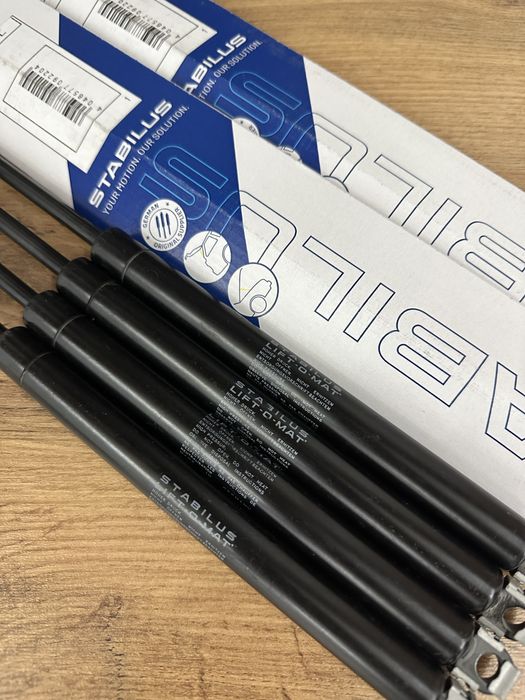 Амортизаторы - газовые упоры капота BMW E34