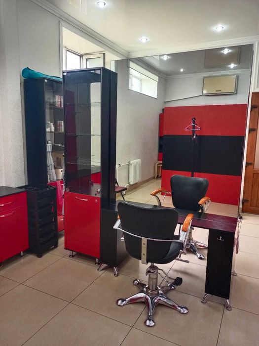 Сдам в аренду место в салоне красоты