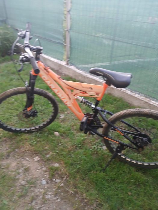 De vânzare Caraiman îl l-am de un an este foarte puțin ruginit are frane pe disc schimbătoare Shimano furca shok   este că noua prețul de 500 de leii