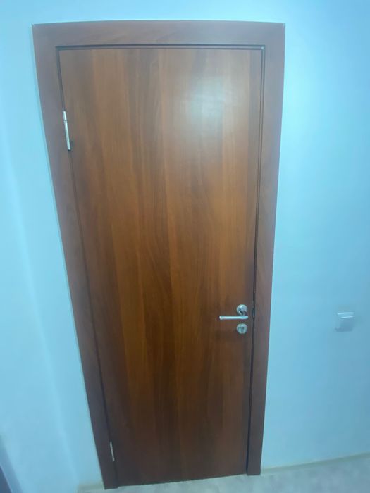 Продам межкомнатную дверь