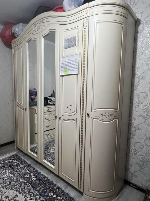 Шкаф спальный почти новый