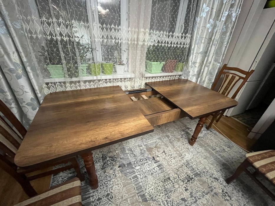 Стол обеденный раздвижной + 4 стула