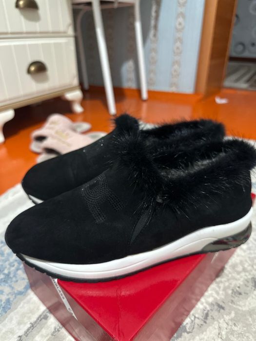 Аяк киімдер сатылады