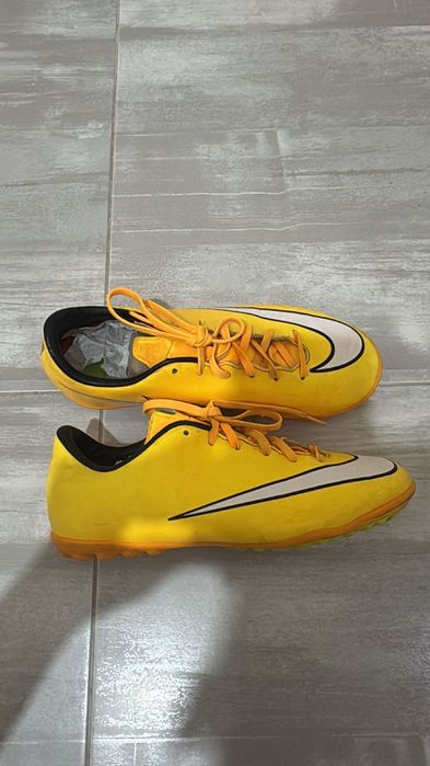 Футболни обувки.