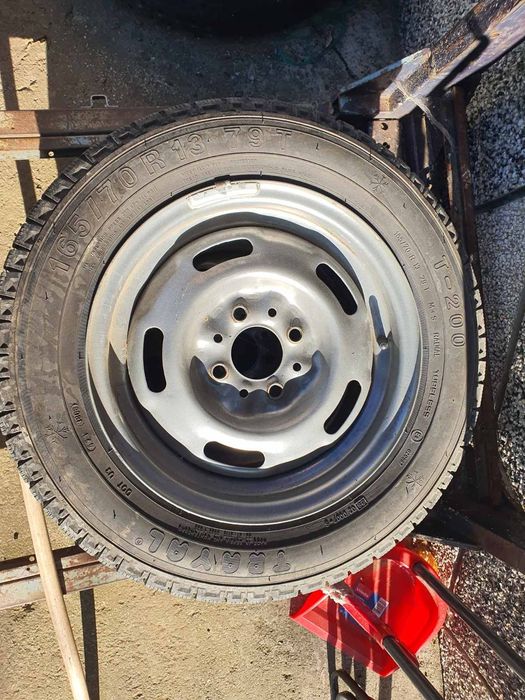 Гуми 165/70R13 и джанти за Лада 13 цола