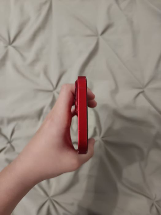 iPhone 13 red 76% sănătatea bateriei