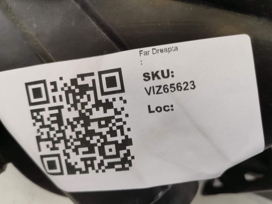 Десен фар Тесла Модел 3/Y / Tesla Model 3/Y Оригинален, повреден