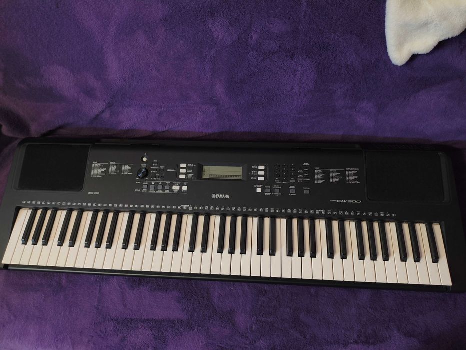 Синтезатор Yamaha PSR‑EW300