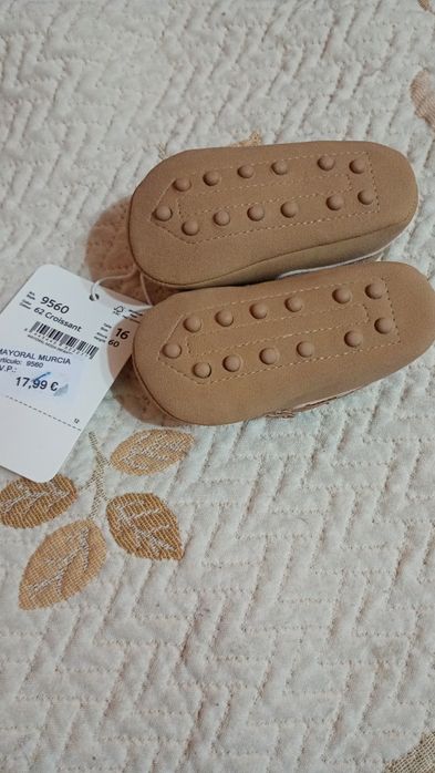 Бебешки обувки за новородено