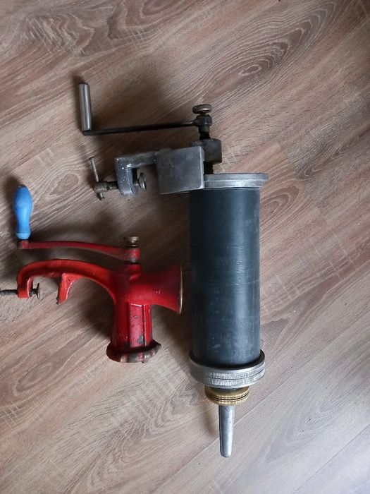 Vand masina de umplur carnati + masina de tocat